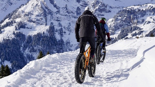 Fat bike électrique sur neige