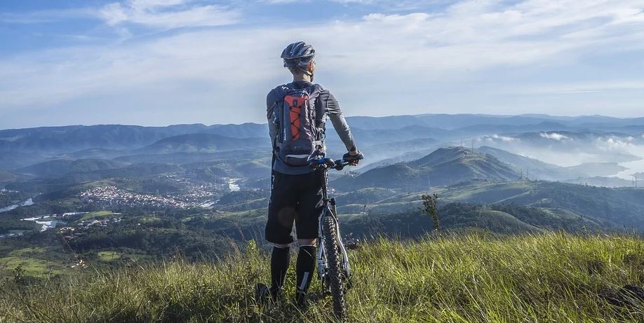 VTT électrique sur colline