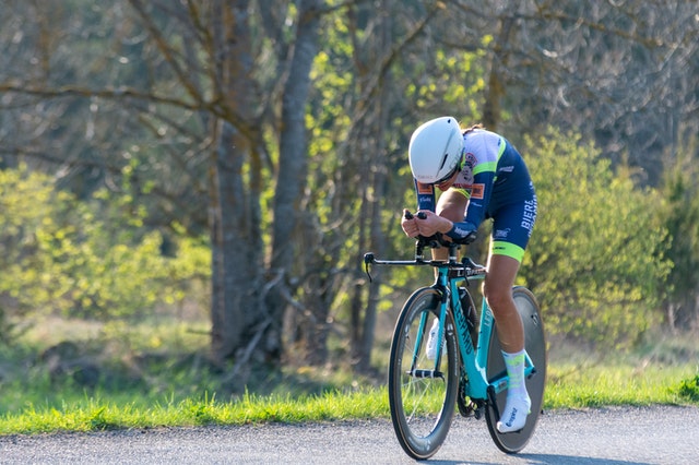 Vélo triathlon aerodynamique