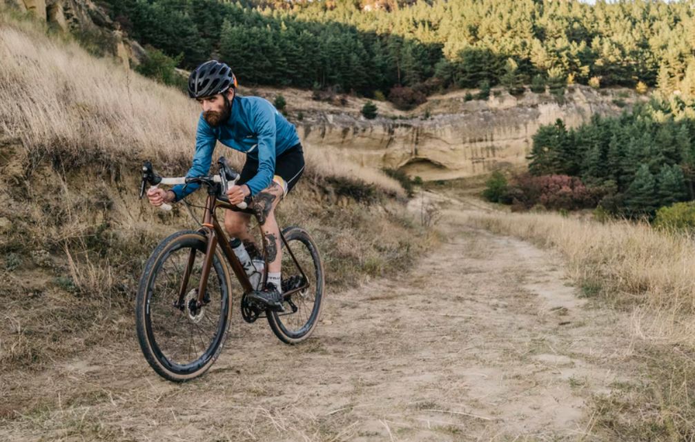 Vélo Gravel sur sentier